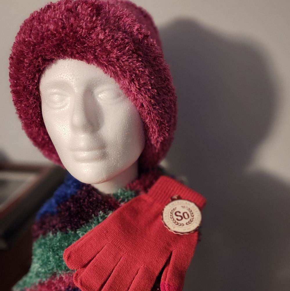 St John hat,scarf and gloves